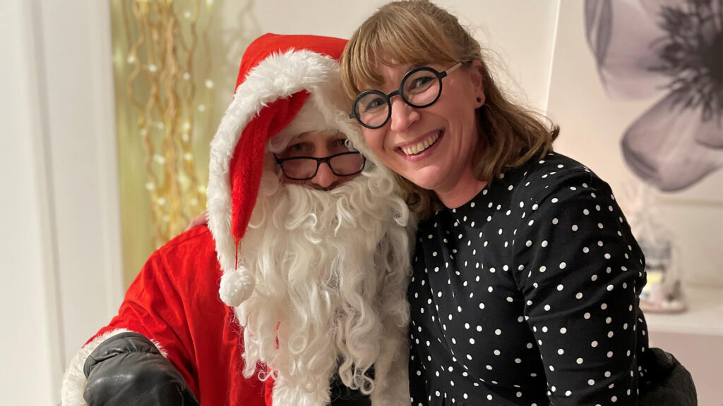 hannah and santa (1)